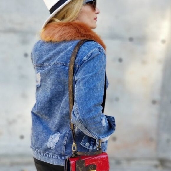 CLASSIC Denim Jacket with removable Fur Collar - Picture 3 of 4